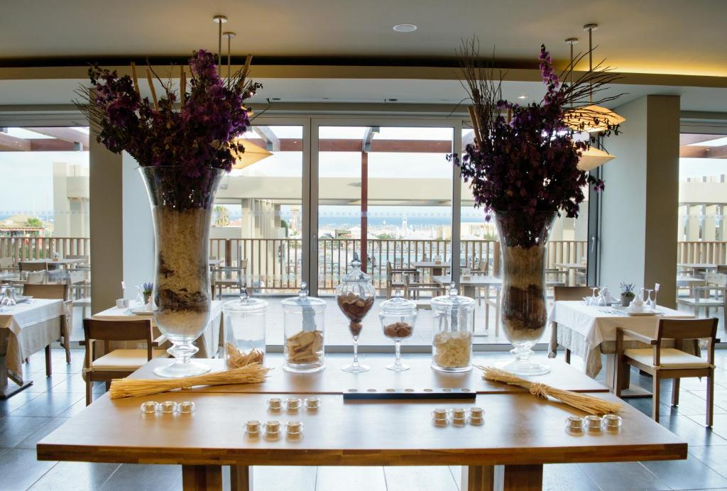 Oasis Salinas Sea — Restaurant & bars in Santa Maria
