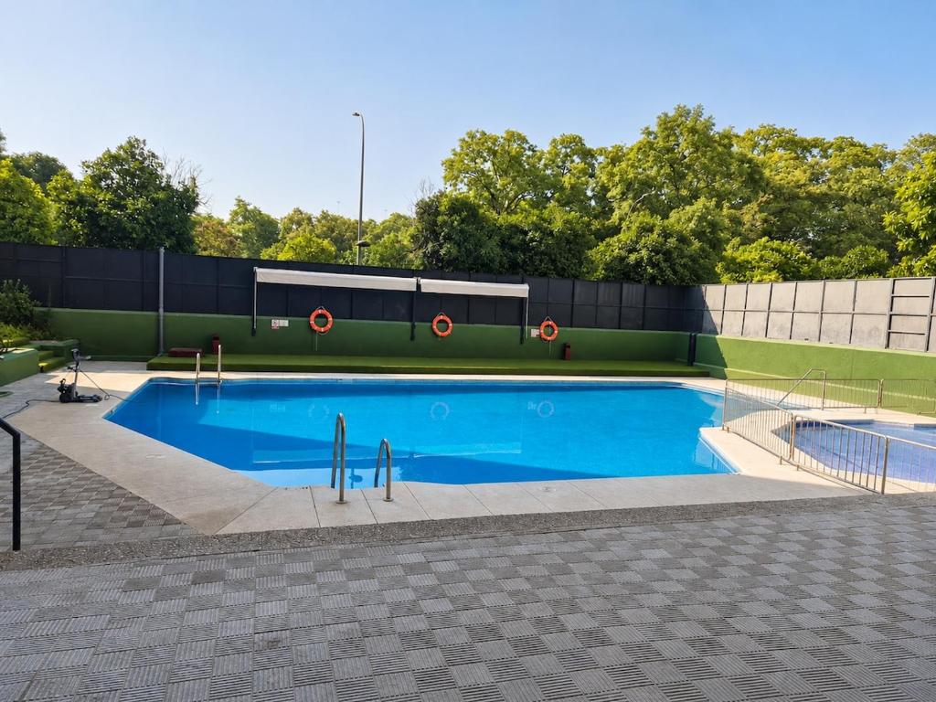 Family apartment pool and garden - 3