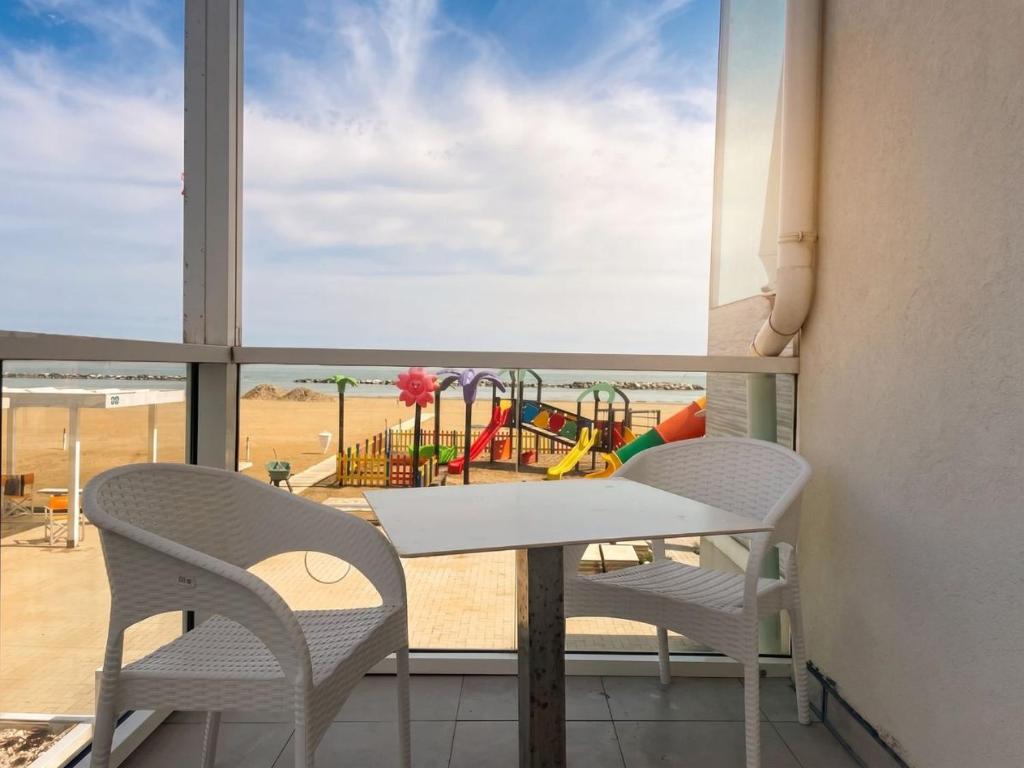 Ampio monolocale con terrazza fronte mare 104 - 4