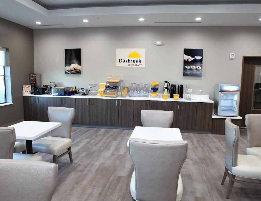 Restaurant, Days Inn & Suites by Wyndham Houston NW Cypress in Houston (TX)
