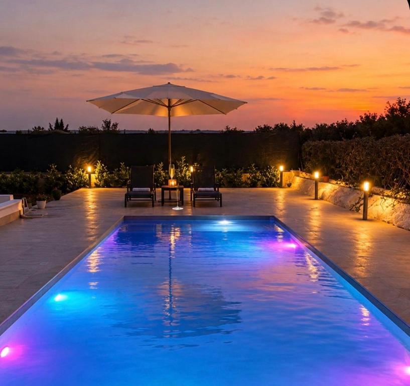 Libero House A Private Pool Oasis - 1