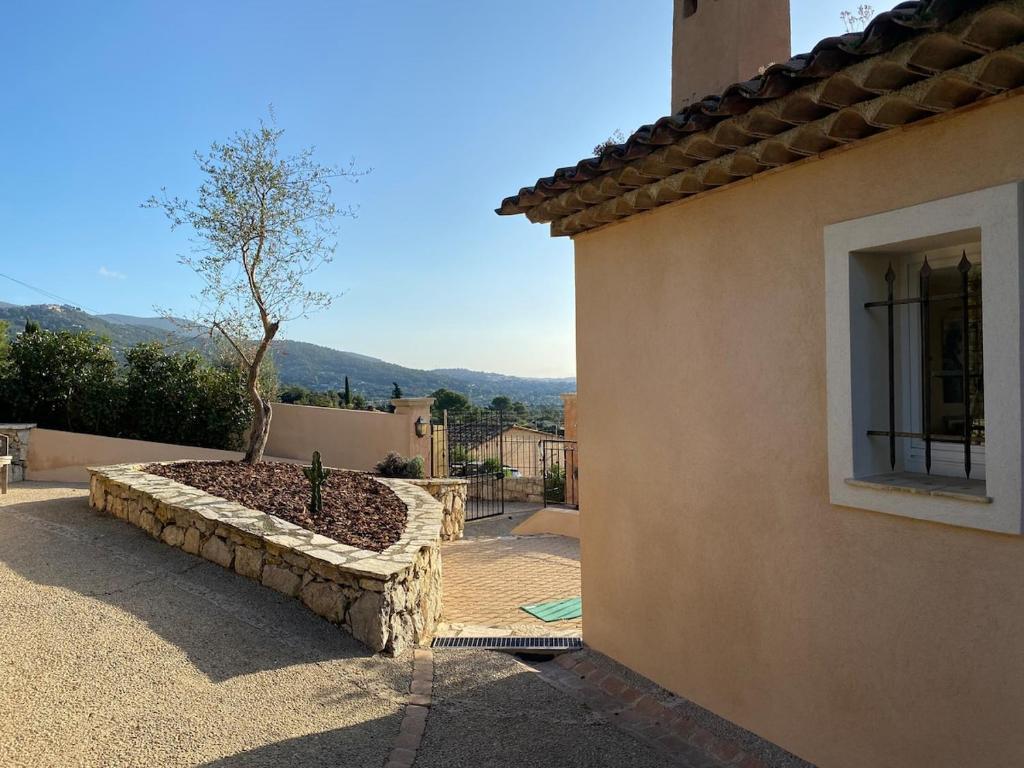 Exklusive Villa mit privatem Pool und Panoramablick - 5