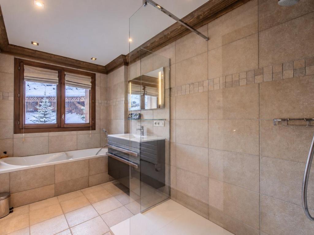 Appartement rénové 100m², terrasse sud, parking couvert, ski in-ski out, 3 chambres, 6 pers - 5