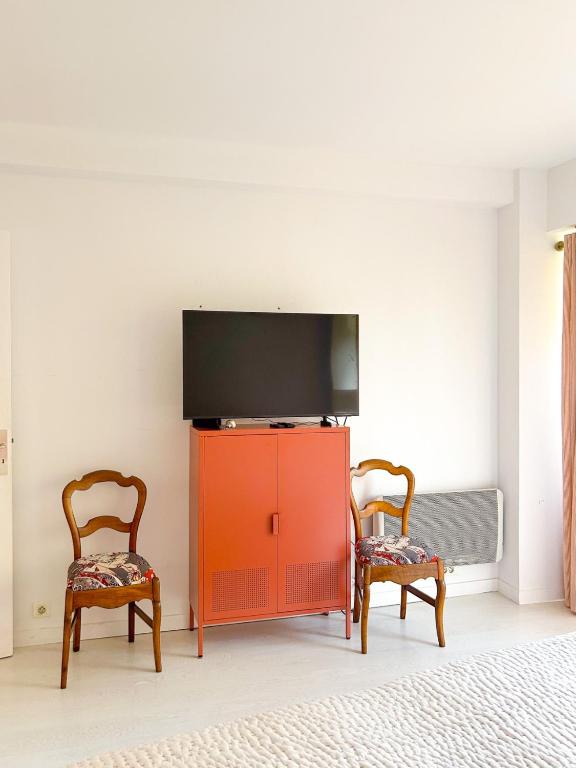 Sea View Apartment with Pool, Tennis and Beach Near Cannes - 5