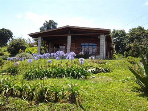 Finca Y Granja Loma Bonita — Hotel in Turrialba