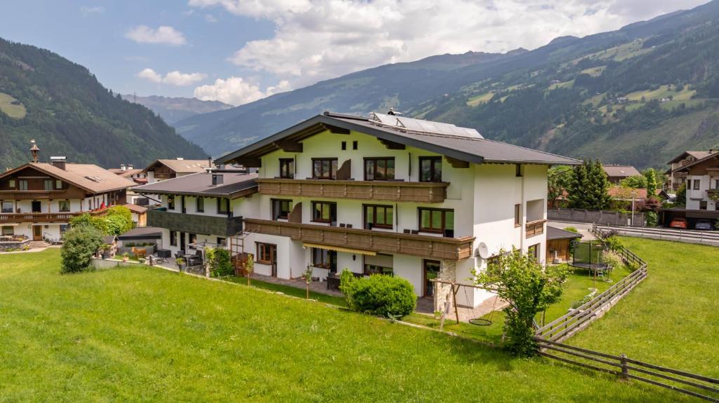 Alpenzeit Zillertal Apartments - 1