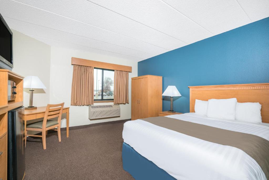Days Inn & Suites by Wyndham Baxter Brainerd Area photo