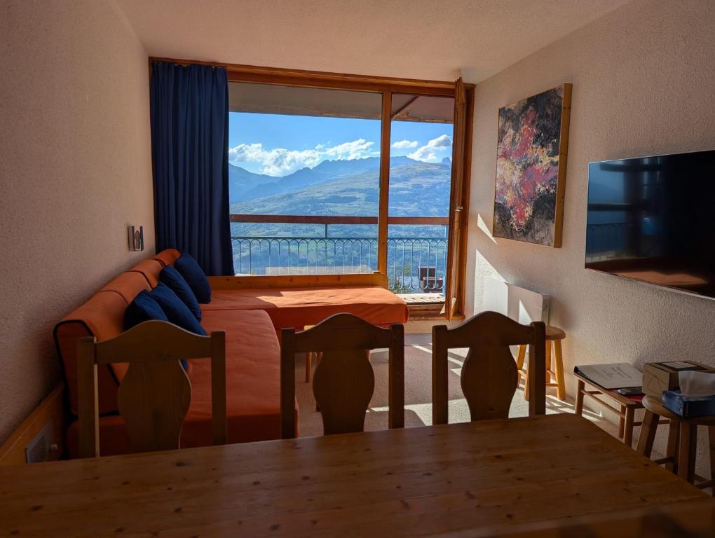 Arc 1800, comfortable accommodation sleeps 4 to 6 - 1