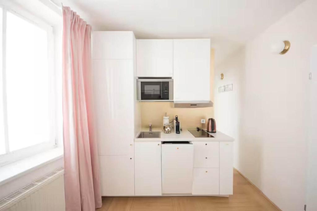 Prime Location Loft - 4