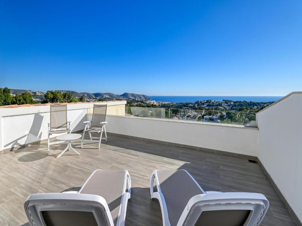 Unique villa in Moraira with infinity pool - 3