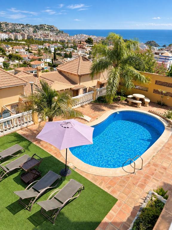 CHALET CON PISCINAS Y VISTAS DE ENSUEÑO - 2