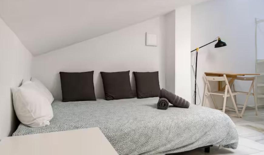 2- Cozy Studio with Terrace Near Center by TuriVida B - 5