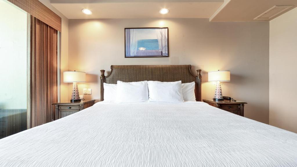 Stunning 3BR 2BA Cristal 1001 @ Las Palomas - 2