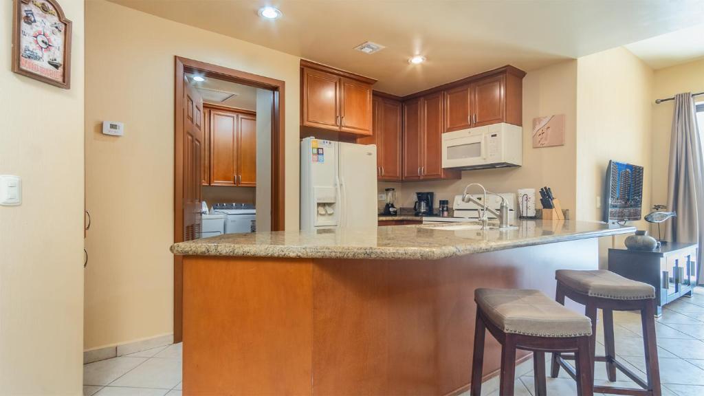 Topaz 402 1 BR 1BA condo @ Las Palomas - 4