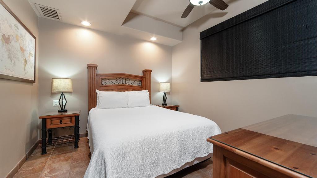 Stunning 3BR 2BA Cristal 1001 @ Las Palomas - 4