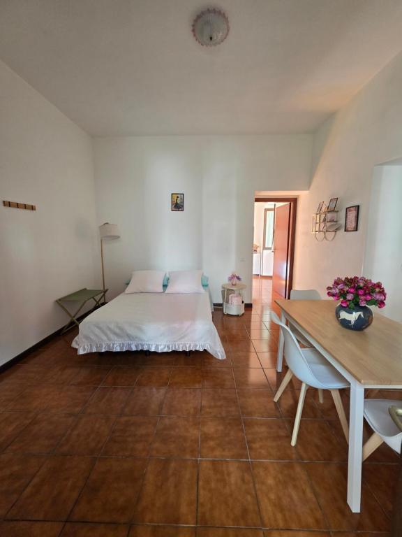 Charming Home with Private Patio near Swiss Border and Transport - Daisy, Loggiadeifiori - 3