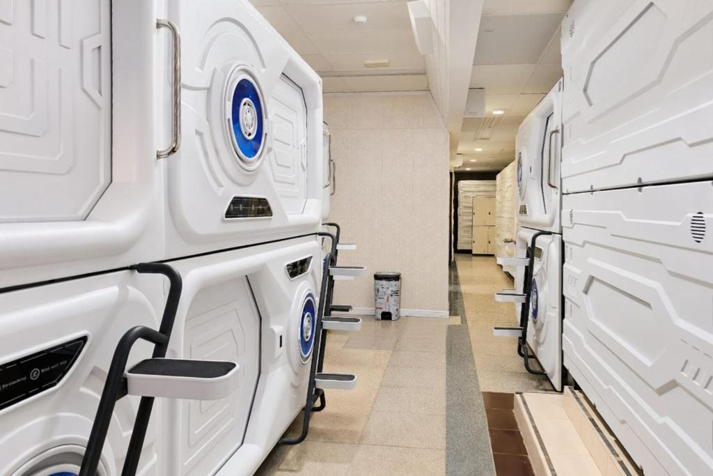 min hostel capsules - 4
