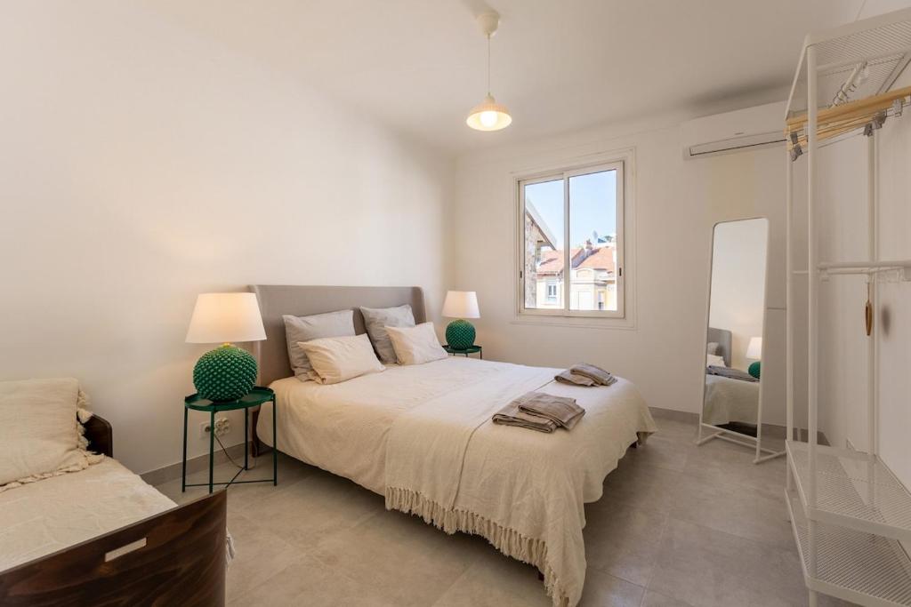 Beach 5 min walk, bright, air conditioning, cinema - 2