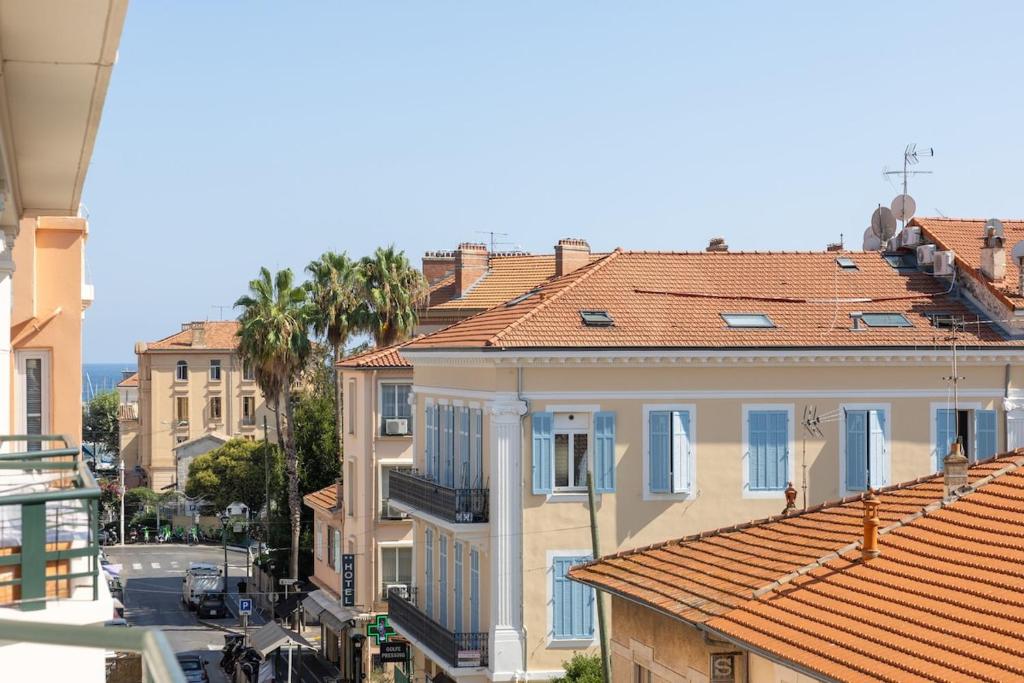 Beach 5 min walk, bright, air conditioning, cinema - 5