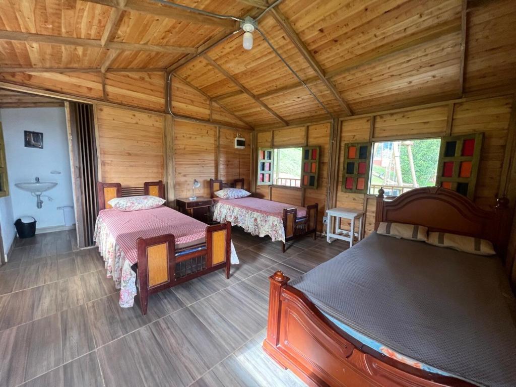Cozy Mountain Country Home 25 min from Medellín - 4
