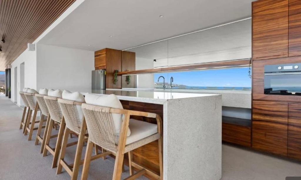 Lux Oceana 2BR 3BA Rooftop Pool Ocean Views - 2