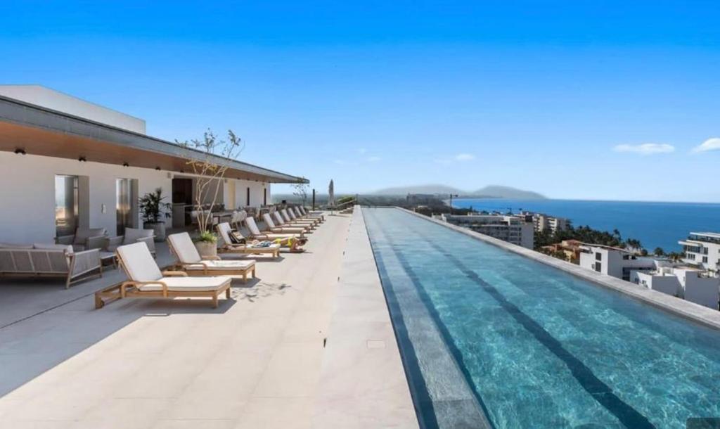 Lux Oceana 2BR 3BA Rooftop Pool Ocean Views - 3