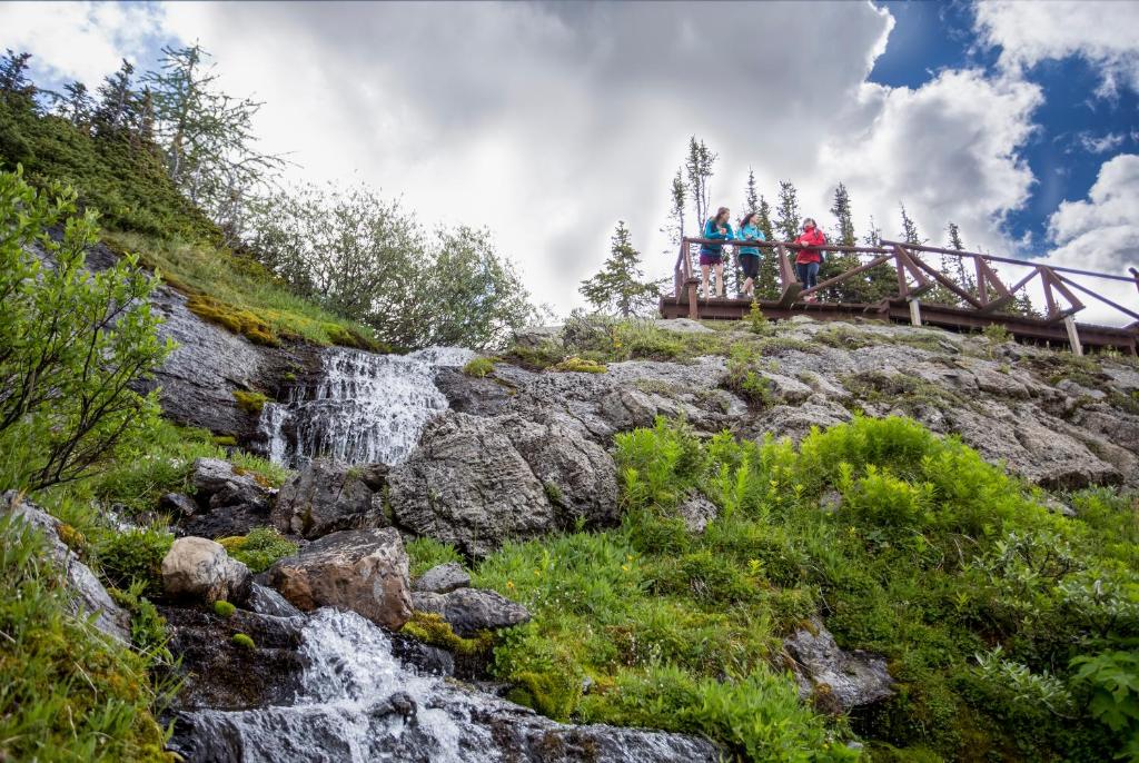 Sunshine Mountain Lodge photo