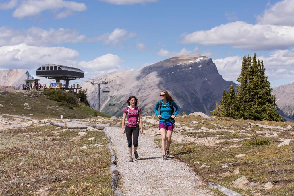 Sunshine Mountain Lodge photo
