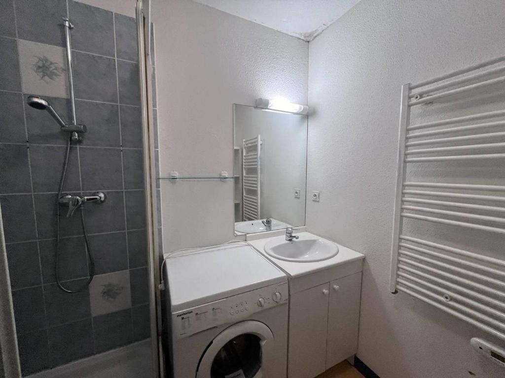 Charmant appartement à Cauterets avec terrasse et parking privé - FR-1-812-27 - 5
