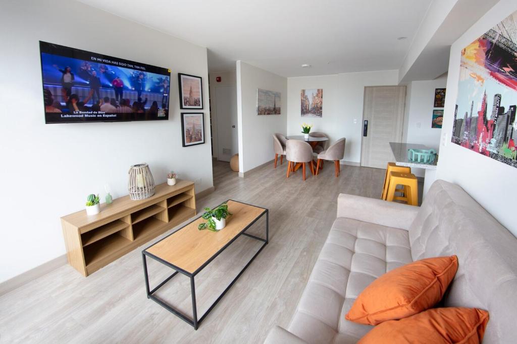 Spacious Modern 3BR in Av Javier Prado High-Rise - 4