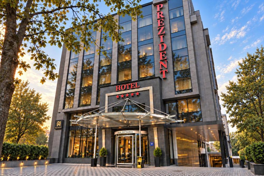 Prezident Hotel Novi Sad - Outdoor Pool & Spa - 1