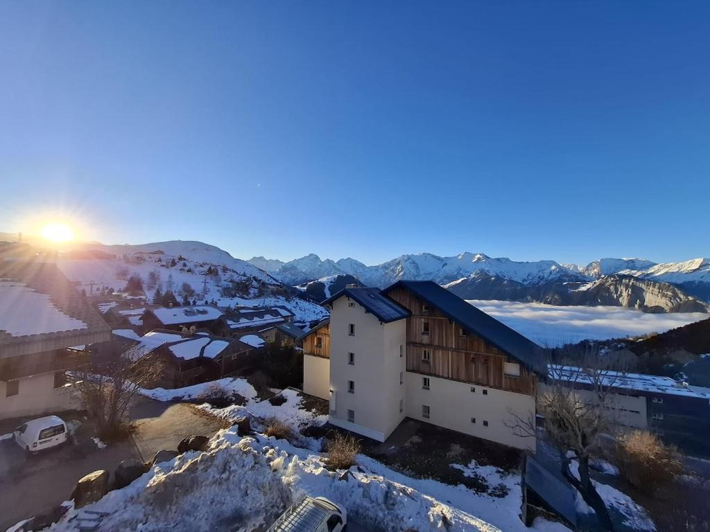 Cozy Majestic Ski Huez - 4
