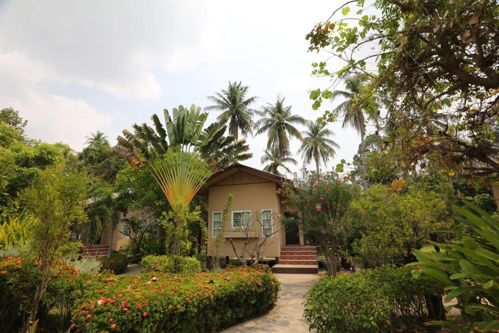 Bannsuanrachawadee Resort