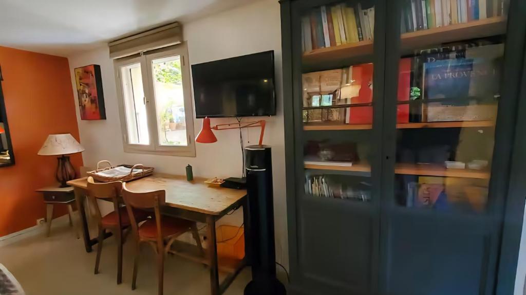 Logement déco en rez-de-jardin avec vélos - 3