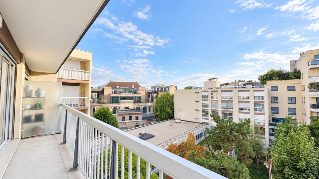 Paris 13 Stylish 1BR Apartment with Balcony and Netflix - 2