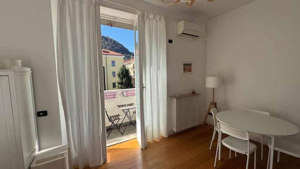 Sunny apartment Como 15m walking from the lake - 1