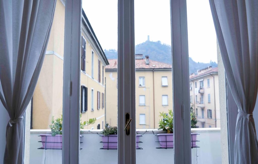 Sunny apartment Como 15m walking from the lake - 4