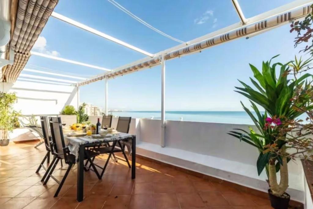 AT- Premium Penthouse Beachfront View Terrace Turivida B - 1