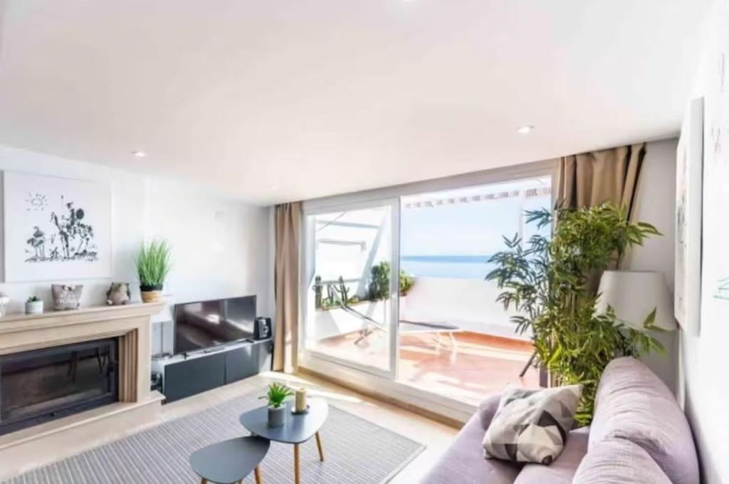 AT- Premium Penthouse Beachfront View Terrace Turivida B - 4