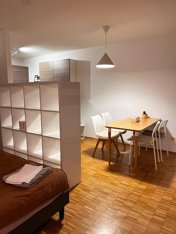 Sunny apartment 4 min away from the subway station! - 5