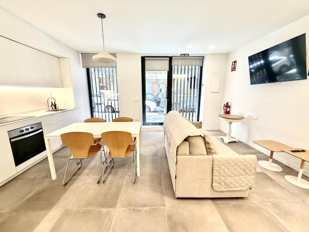 Spacious 2BR,2BA Near Nou Mestalla Valencia - 1