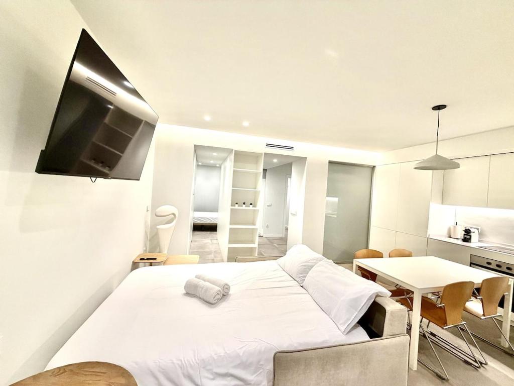 Spacious 2BR,2BA Near Nou Mestalla Valencia - 2