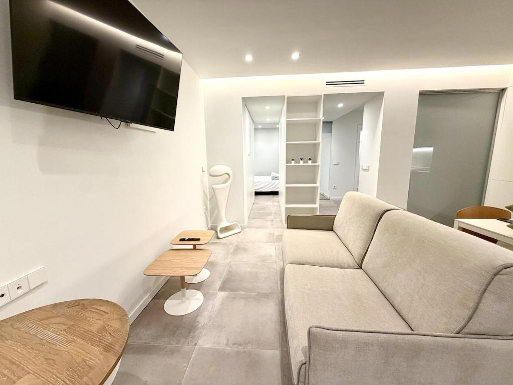 Spacious 2BR,2BA Near Nou Mestalla Valencia - 4