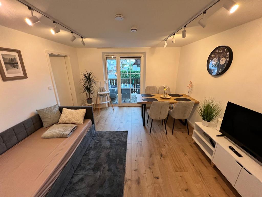 BearStay Apartment Augsburg - Flexibel für Familien, Reisende und Firmen 4 Personen mit Kind - 2