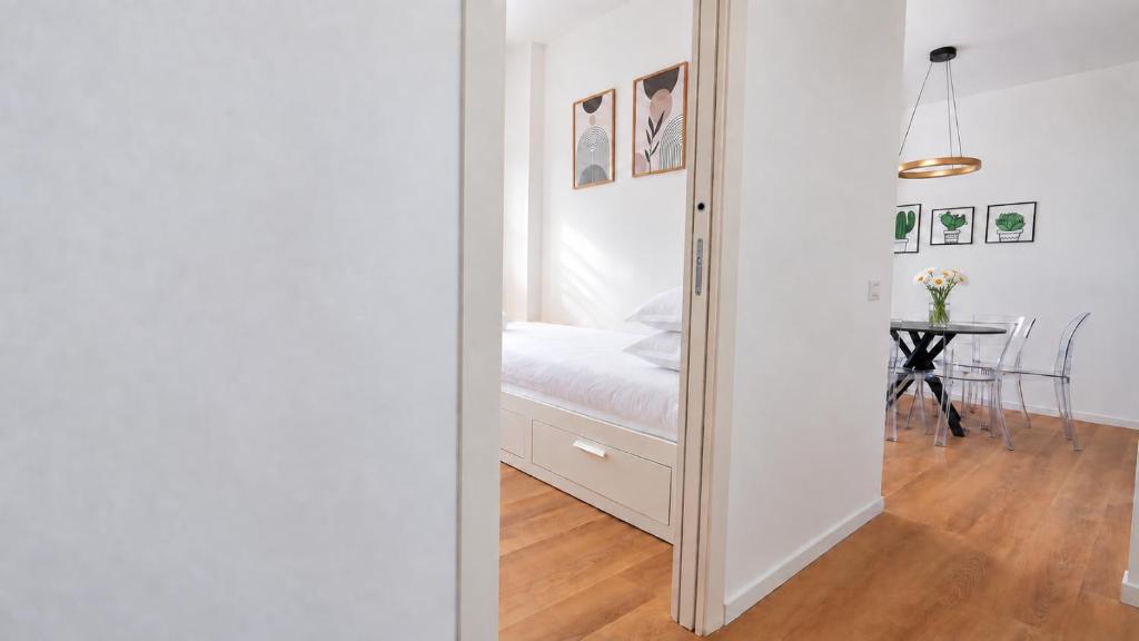 Elegantis Trastevere Family Apartment with Terrace - Near Tram, Train and Bus for the City Centre - 5