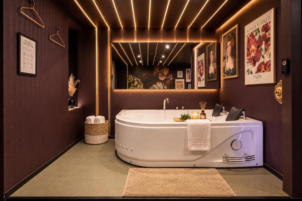 By OZC IMMO, Le Floral - Jacuzzi - 4