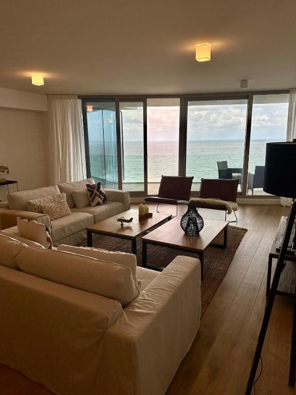 LUXURY apartment in Trump Tower, oceanfront - 1