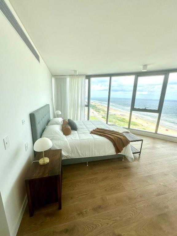 LUXURY apartment in Trump Tower, oceanfront - 2