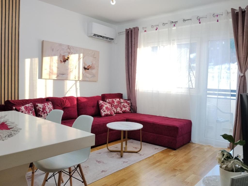 Emilia Lux Apartments - 3