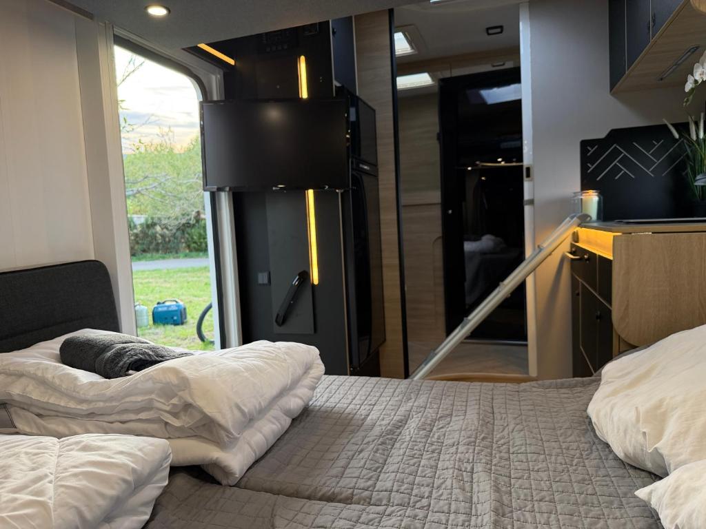 Oktoberfest Camper München mit Starlink und Smart TV - 4